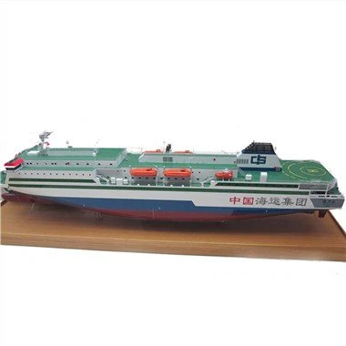 Model potniške ladje Roro v merilu 1:100